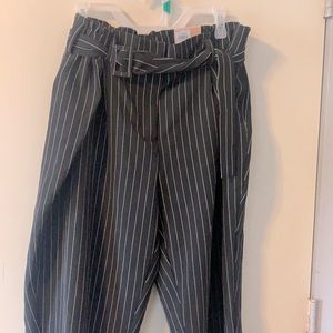 EVRI 16W crop black/white stripe dress pant